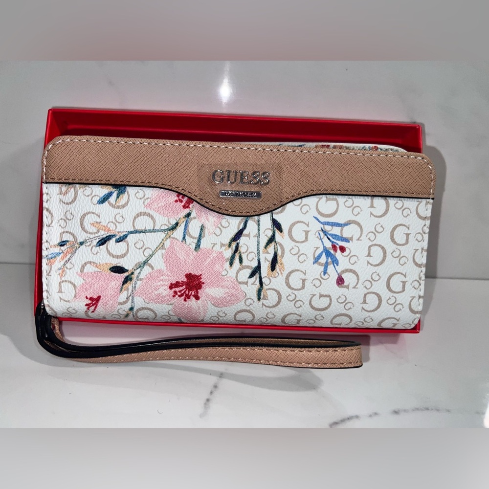Women’s Guess Leather Wallet